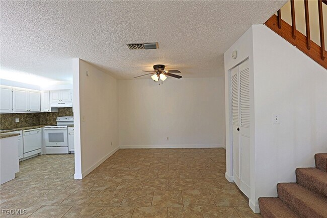 Foto del edificio - 12351 Woodrose Ct