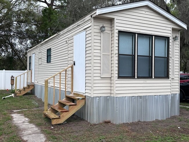 Building Photo - Newly Renovated 1Bd *Rent to Own Opportunity*