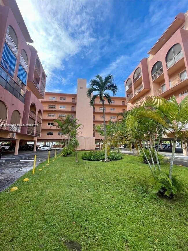 Building Photo - 440 E 23rd St