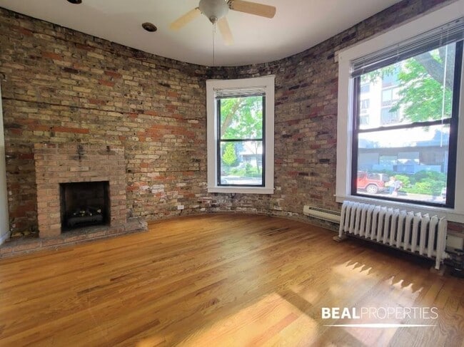Building Photo - 2 bedroom in CHICAGO IL 60610
