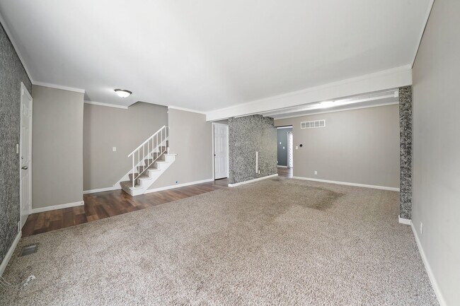 Building Photo - 403 Gainsborough Ct