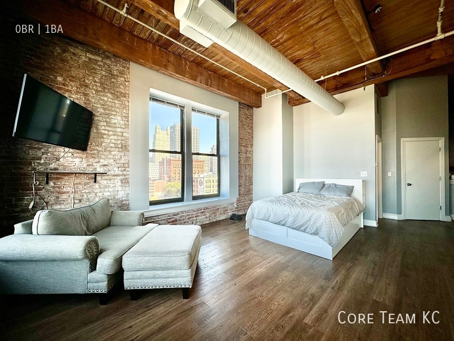Foto principal - 308 W 8th St