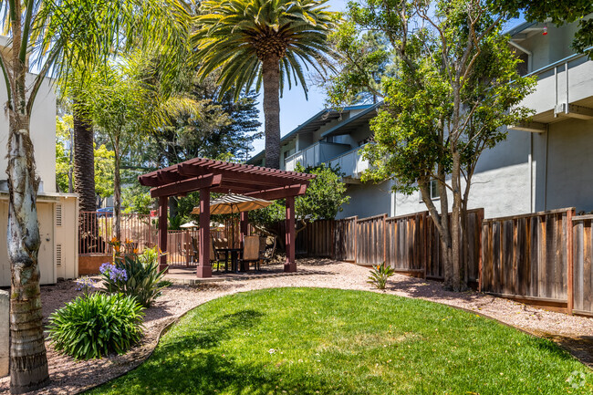 Garden - Belmont Square Apartments