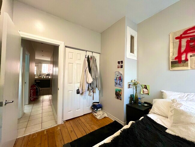 Building Photo - 4118 Boul Saint-Laurent