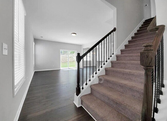 Foto del edificio - 511 Baycraft Ln