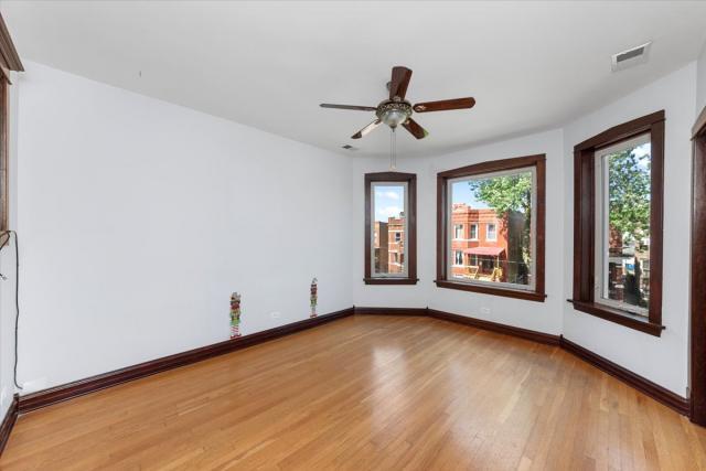 Foto del edificio - 3 bedroom in Chicago IL 60639