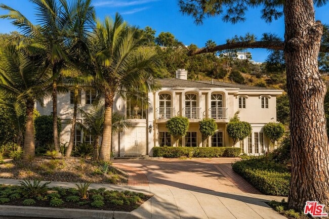 Building Photo - 1174 Coldwater Canyon Dr