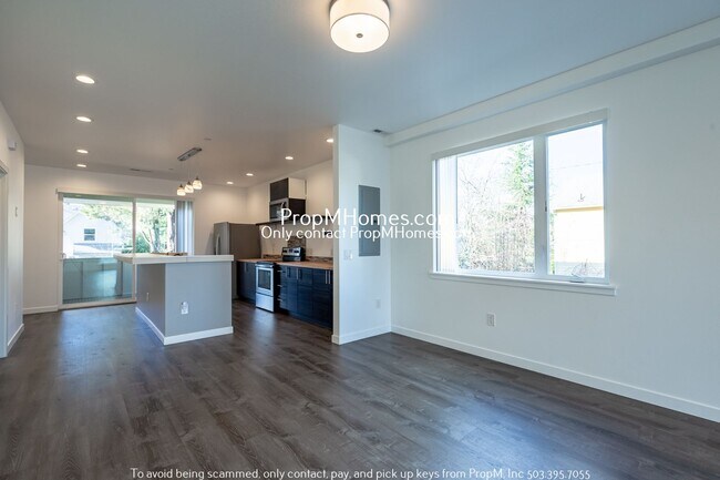 Building Photo - Three Bedroom Retreat with Off-Street Parking and Private Balcony! DEPOSIT SPECIAL