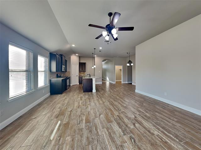 Foto del edificio - 900 McLynn Ct