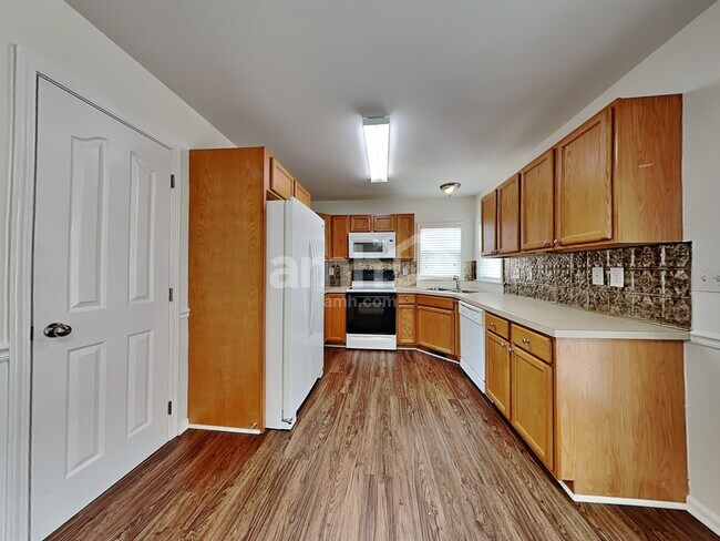 Building Photo - 2405 Joshua Ln