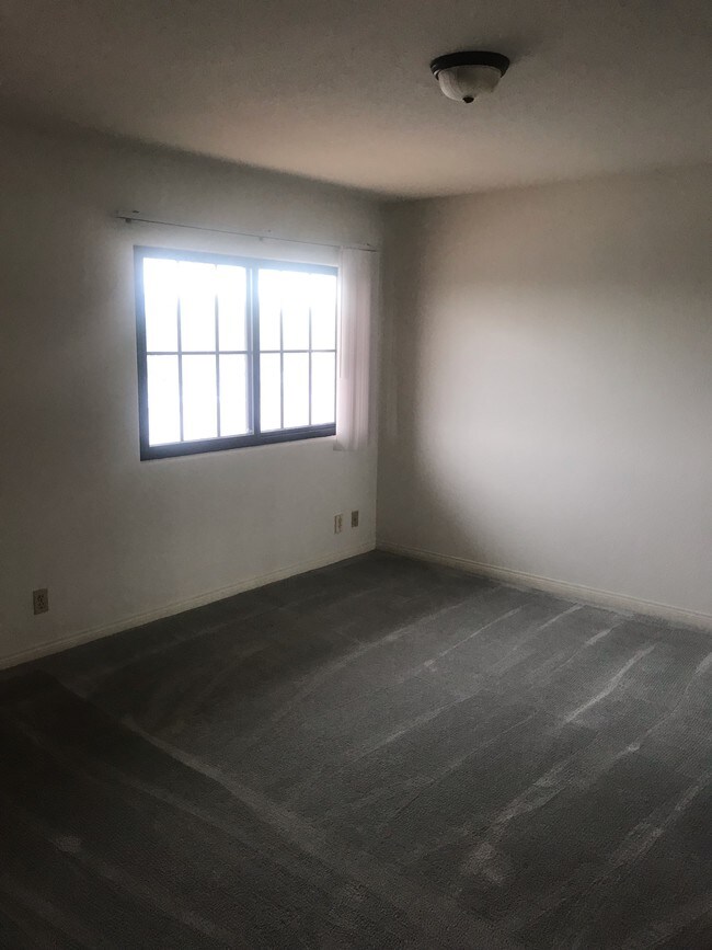 Room - 951 Main St