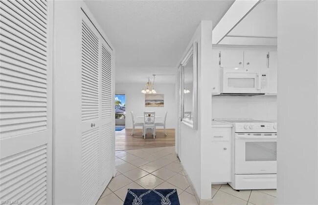 Building Photo - 207 Palm Dr