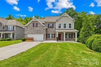Building Photo - 2136 Laurens Dr