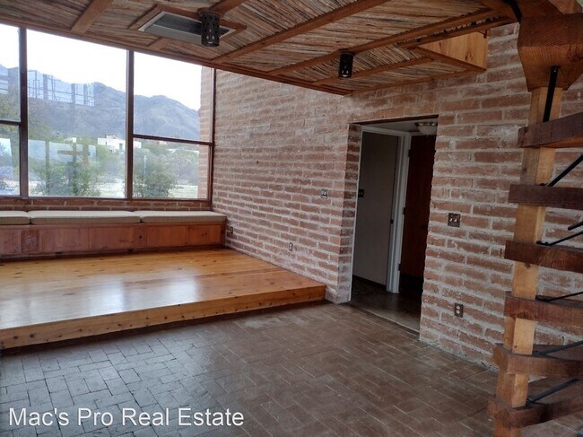Foto del edificio - 2 br, 1 bath House - 5211 E. Camino Franci...
