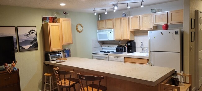 Building Photo - 100 Kerr Pky