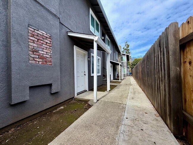 Foto del edificio - 1819 W St