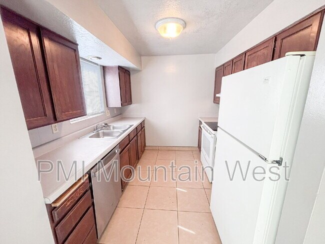Building Photo - 1324 Lincoln Ave