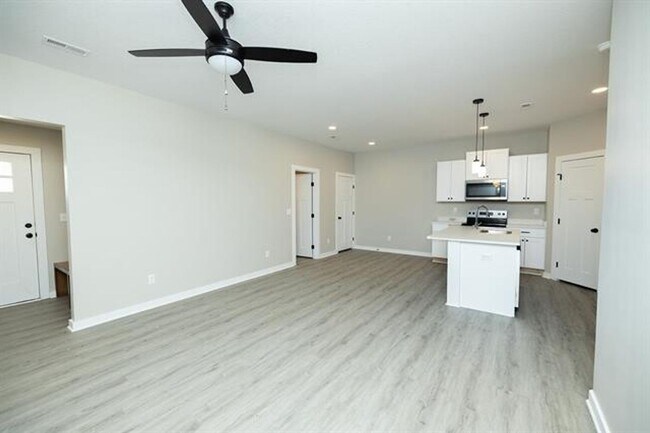 Foto del edificio - 512-514 W. 50th Ct. S.