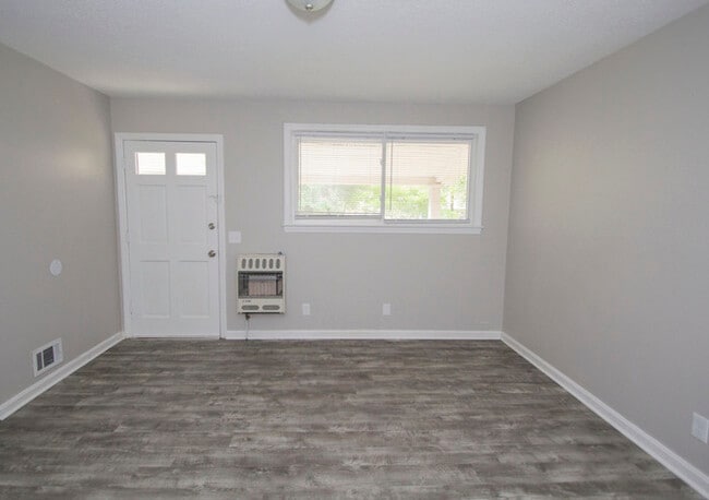 Building Photo - Cozy Home on Omega Dr