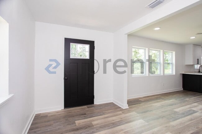 Building Photo - Unit