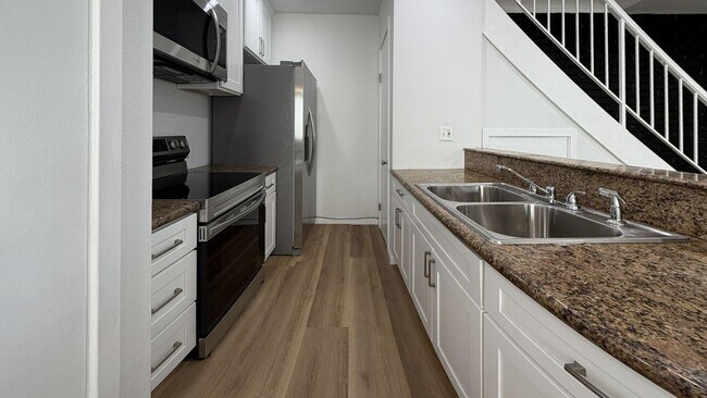 Foto del edificio - 3532 Rainbow Ln