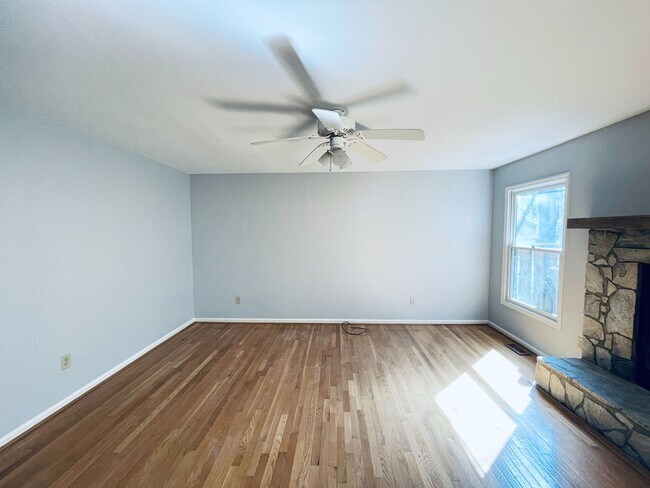 Foto del edificio - 2-Bedroom Townhouse with Garage & Pool on ...