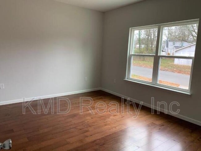 Building Photo - 633 Northway Dr