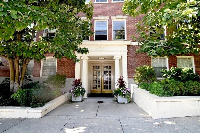 Building Photo - 34 Beacon St