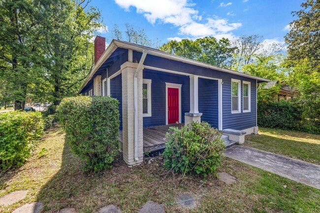 Building Photo - Charming 3 Bedroom, 2 Bathroom Home in the...