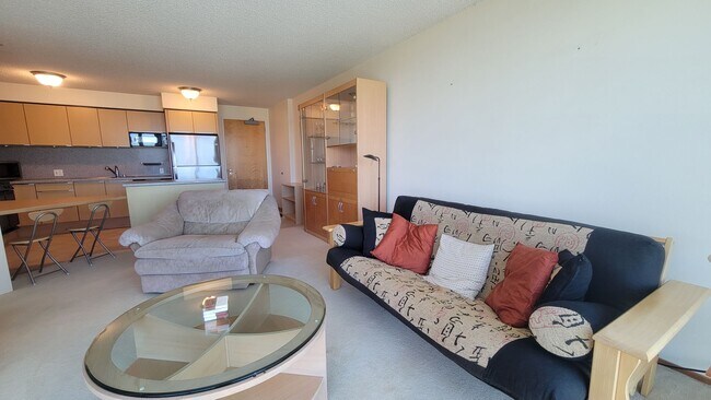 Foto del edificio - Fully Furnished 1 Bed 1 Bath 1 Parking in ...