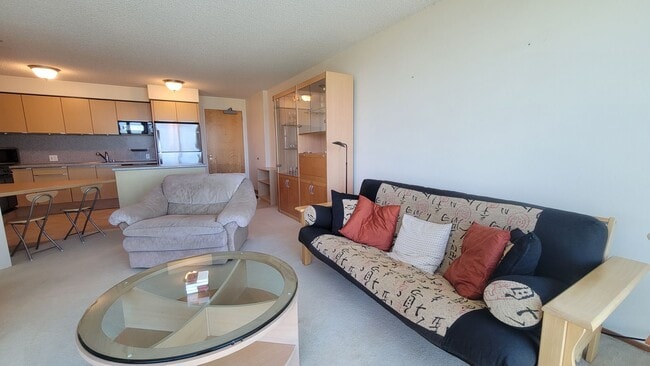 Building Photo - Fully Furnished 1 Bed 1 Bath 1 Parking in ...