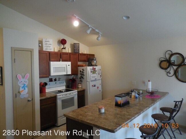 Building Photo - 2852 N Pleasant View Rd