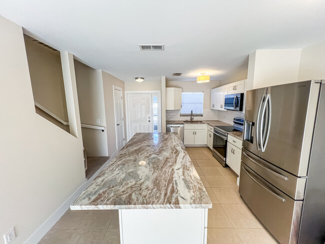 Building Photo - 1512 Cape Coral Pky W