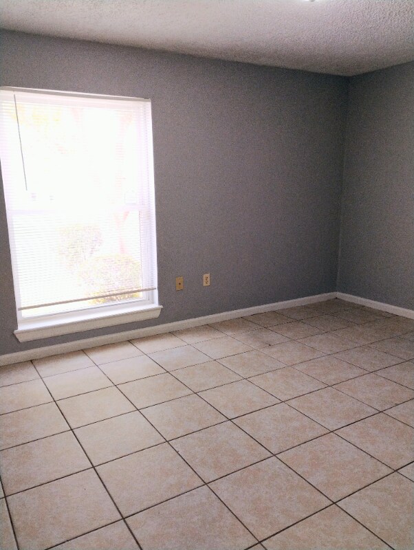 Foto del edificio - 1622 Cedar Lake Dr