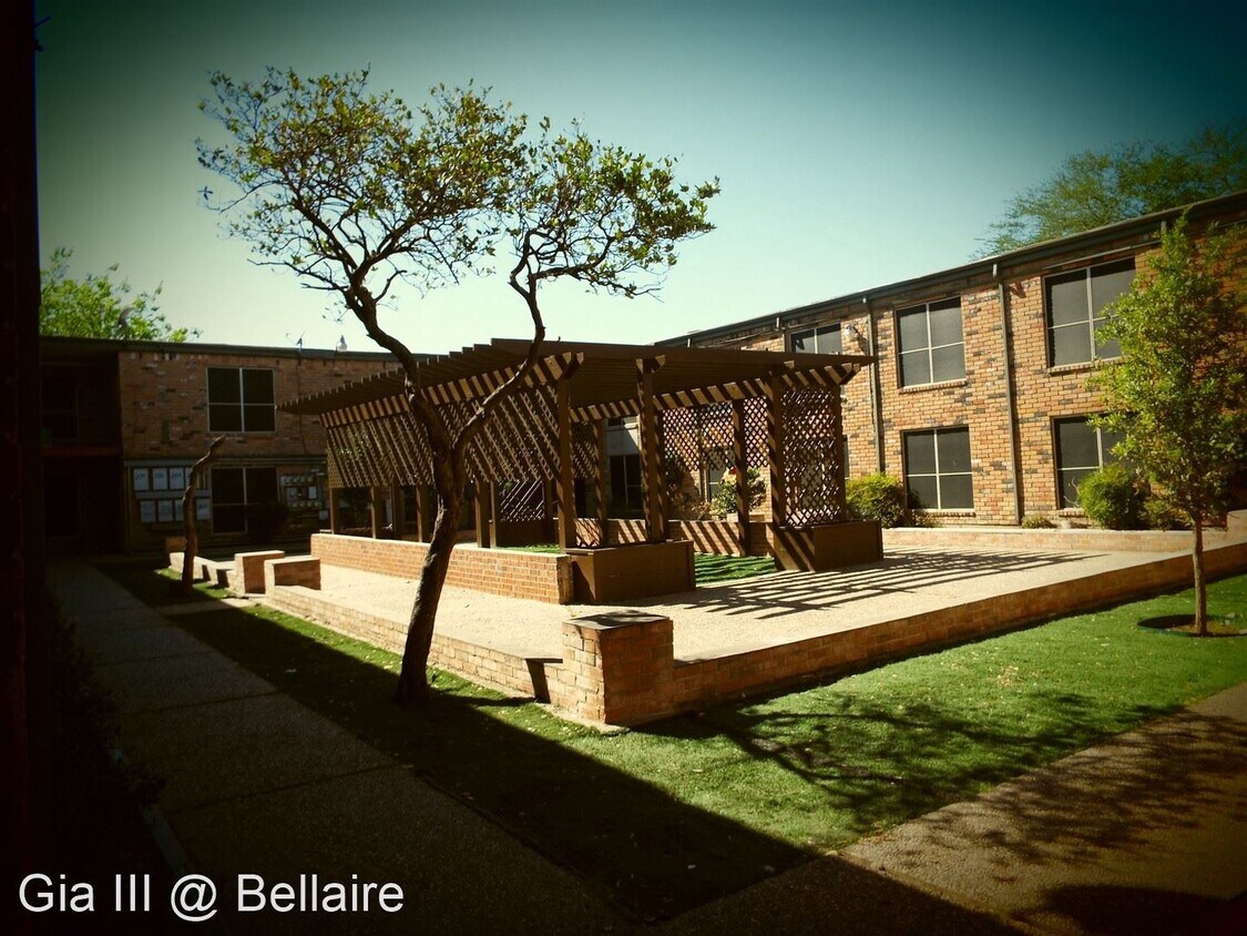 Foto del edificio - 6711-6711 Atwell Dr
