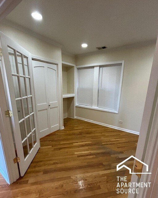 Foto del edificio - 2053 W Summerdale Ave