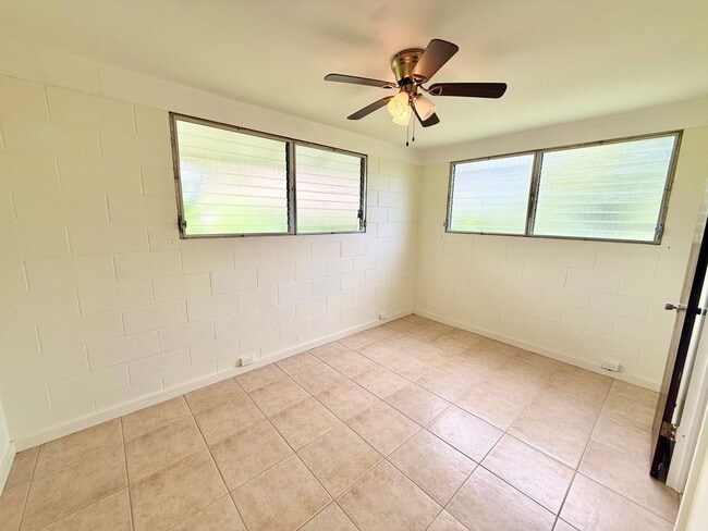 Building Photo - 50 Loha St