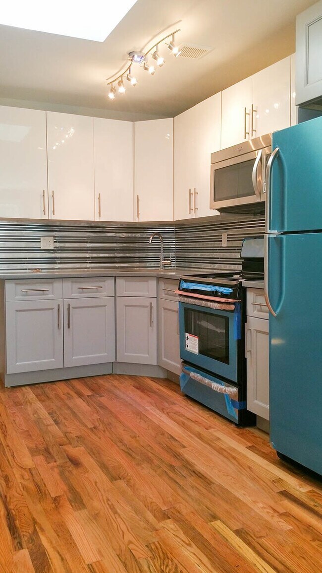 Building Photo - 43 Irving Pl