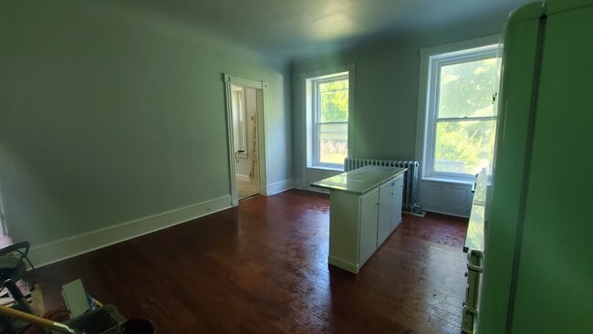 Building Photo - 360 S Bellevue Ave