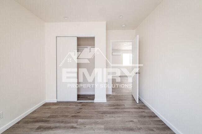 Foto del edificio - 3848 W 105th St