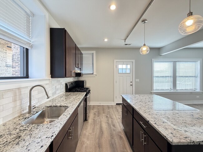 Foto del edificio - 1124 Maple Ave