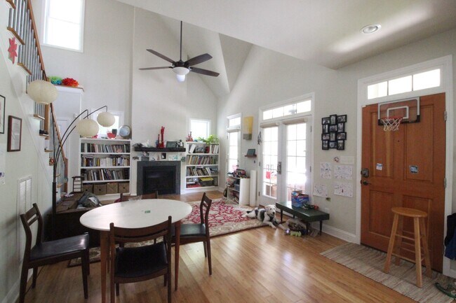 Building Photo - Beautiful 3 Bedroom House in Tuscaloosa-Lakewood!