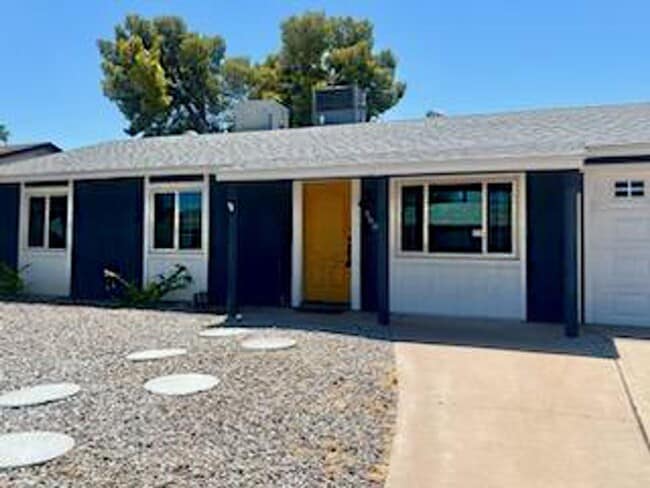 Building Photo - 3-bedroom by New Re-developed Paradise Valley Mall