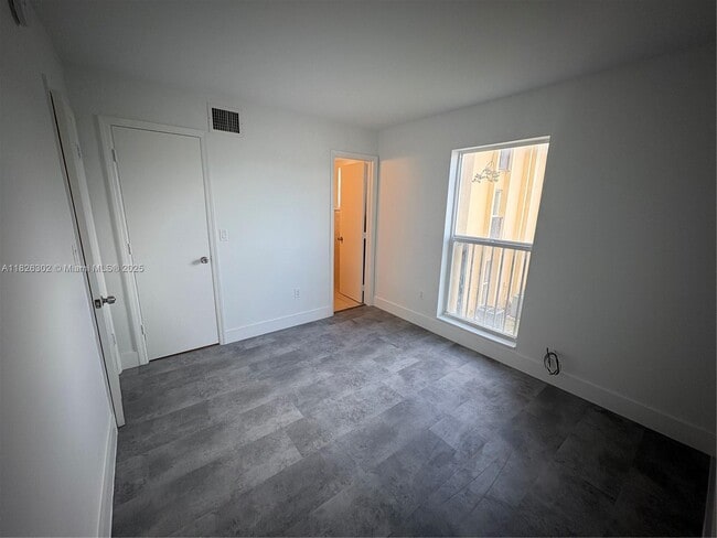 Building Photo - 241 S Royal Poinciana Blvd