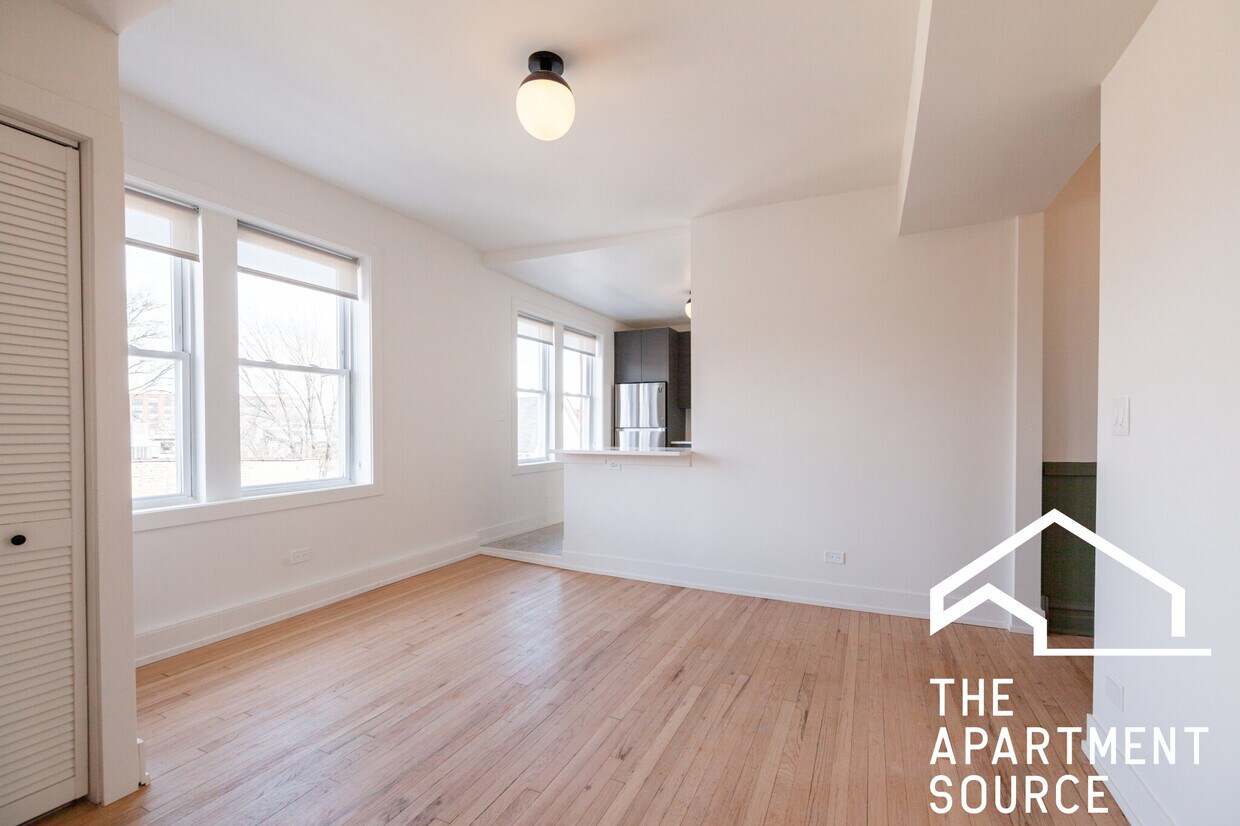 Foto principal - 2309 N Albany Ave