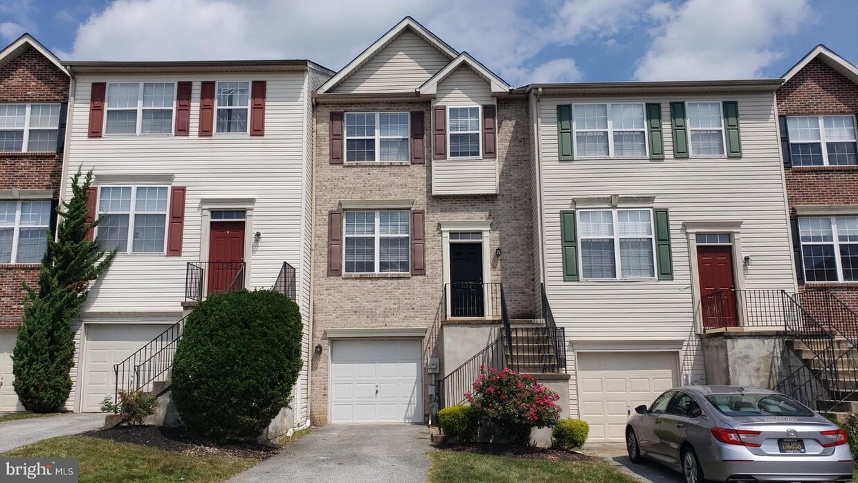 137 S Riding Blvd, Wilmington, DE 19808 Townhome Rentals in