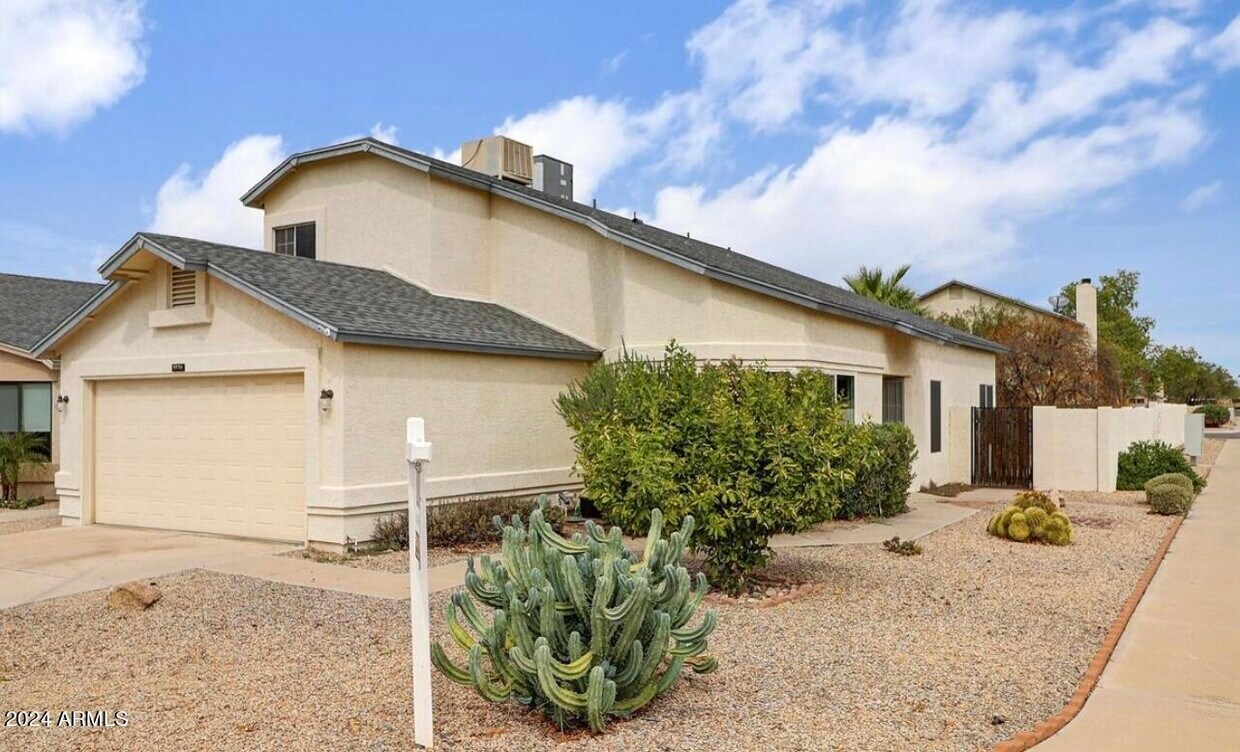 Foto principal - 8834 W Michelle Dr