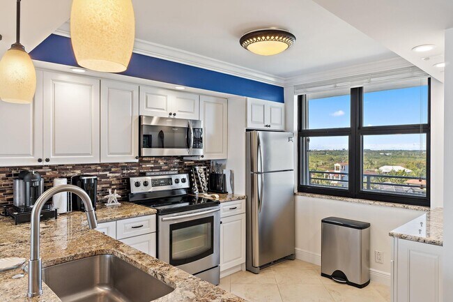 Building Photo - 840 Ocean Dr