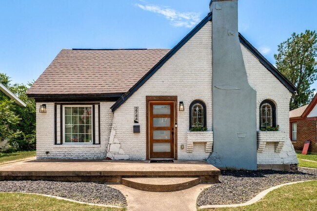 Building Photo - 2744 Catherine St