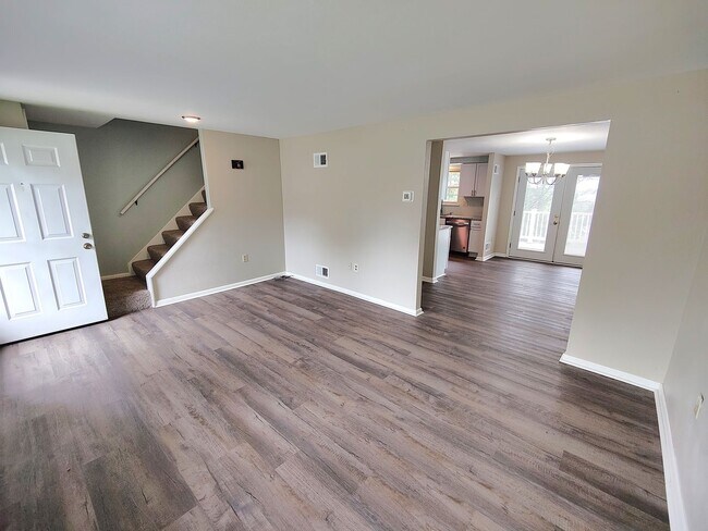 Foto del edificio - *Recently Updated 2BD/1.5BA Townhouse Available for Rent in West Mifflin*
